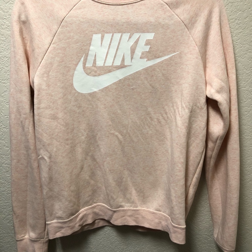 Like new (just wrinkled 😬) Nike peach hoodie